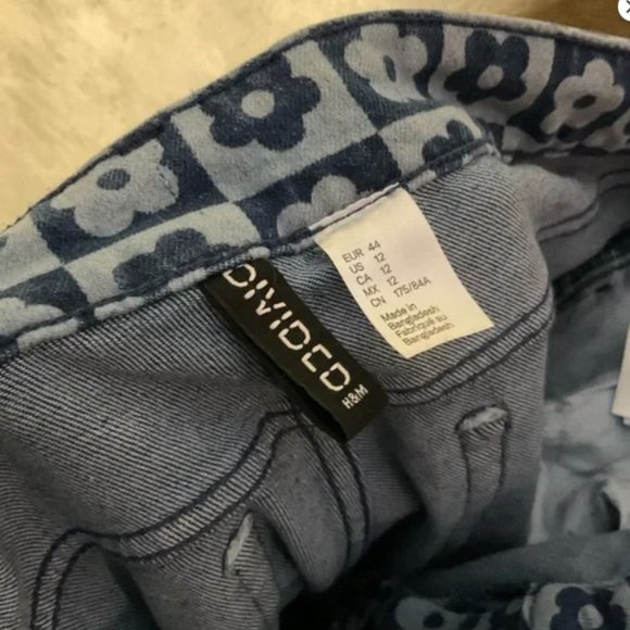 H&M Retro Geometric Daisy Low Rise Flare Jeans - Picture 5 of 6